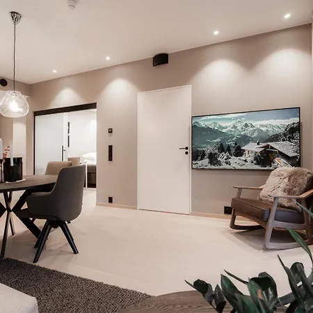 Luxury Penthouse With Amazing Views *