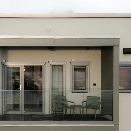 Luxury Penthouse With Amazing Views *