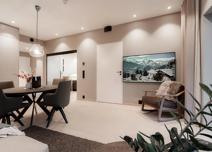 Luxury Penthouse With Amazing Views *